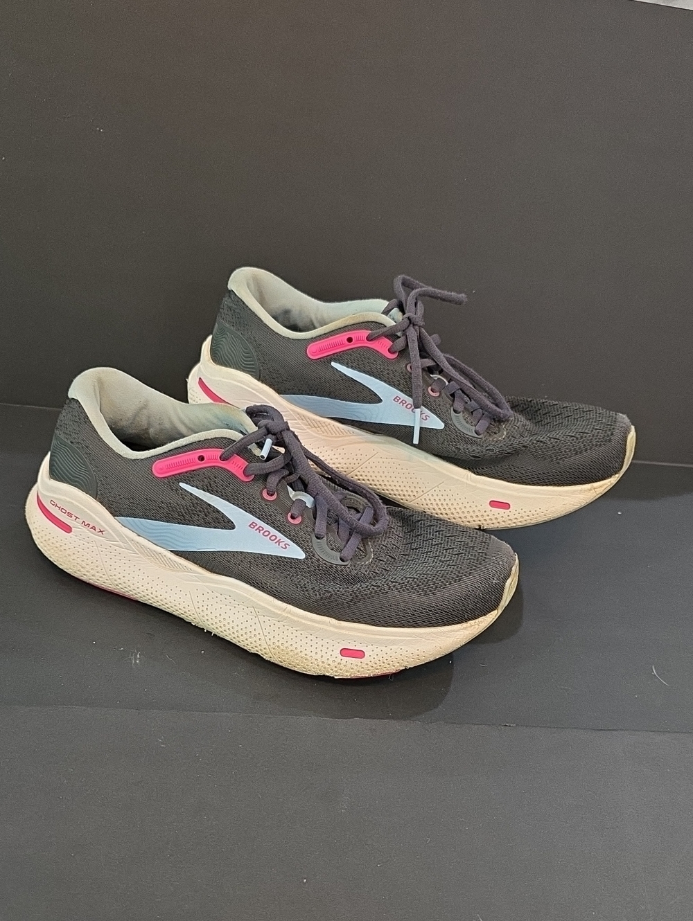 Brooks Ghost Max Women's Black Shoes with Pink & Light Blue Accents Size 9
